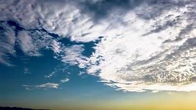 秋天的蓝天白云素材视频的预览图